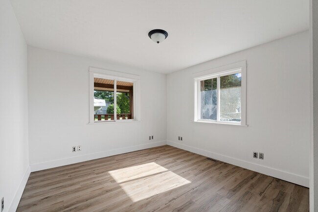 Building Photo - 1121 SE 111th Ave