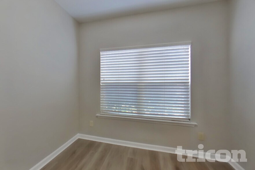 Building Photo - 155 Hickory Hills Dr