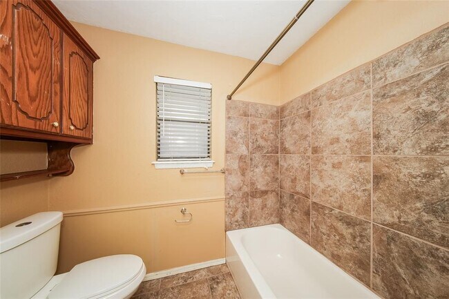 Building Photo - 12012 Sagamore Dr