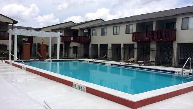 Building Photo - 1339 Airport Dr