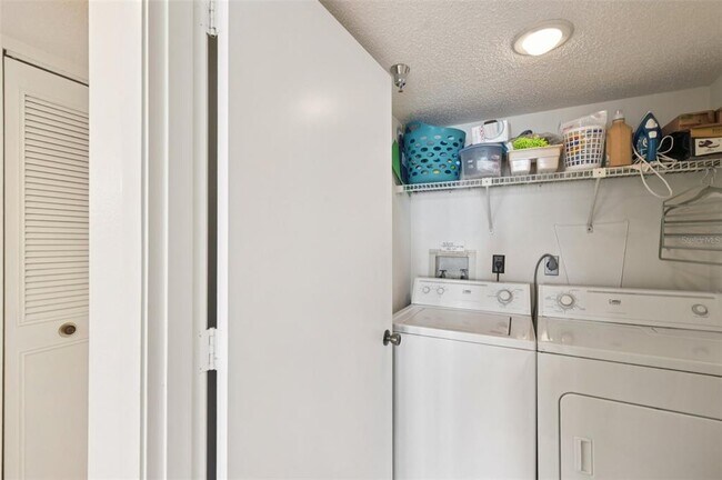 Building Photo - 11 Sunset Dr