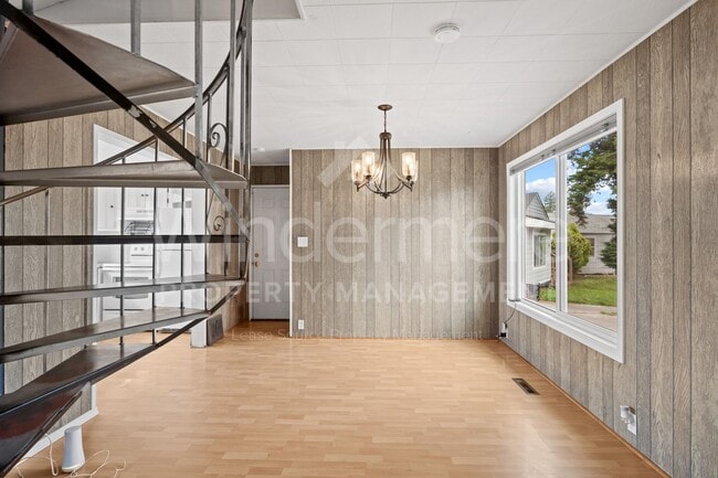 Building Photo - Beautiful 3-Bedroom Home - EV Charger - Pet Friendly