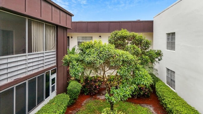 Building Photo - 677 Normandy Ln