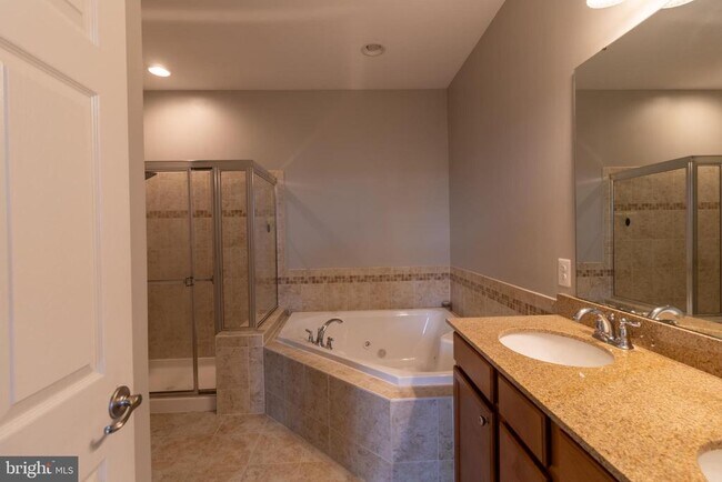 Building Photo - 323 Community Center Ave