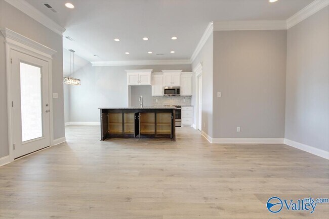 Building Photo - 26480 Naomi Wy