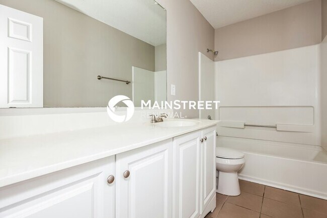 Building Photo - 4 Bedroom Pet-Friendly Home in Charlotte, NC with Main Street Renewal