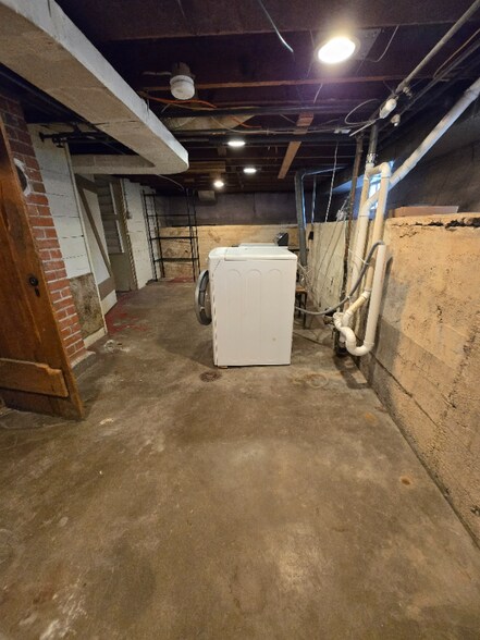 Building Photo - 309 S Shields St