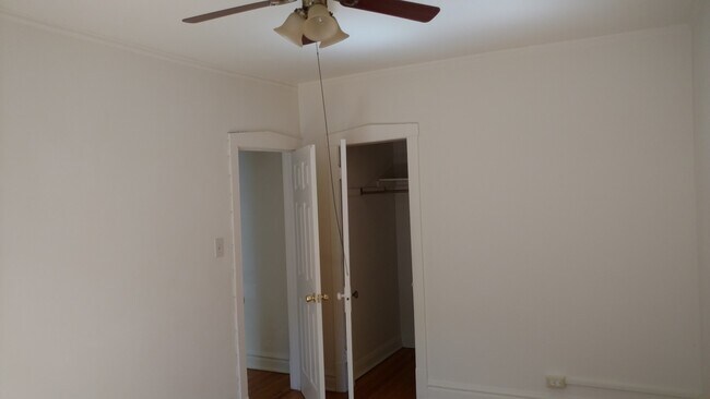 Building Photo - Sunny Horner Park Beauty! Lincoln Square West