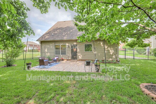 Building Photo - 1008 Beverly Ln