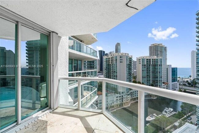 Building Photo - 16500 Collins Ave