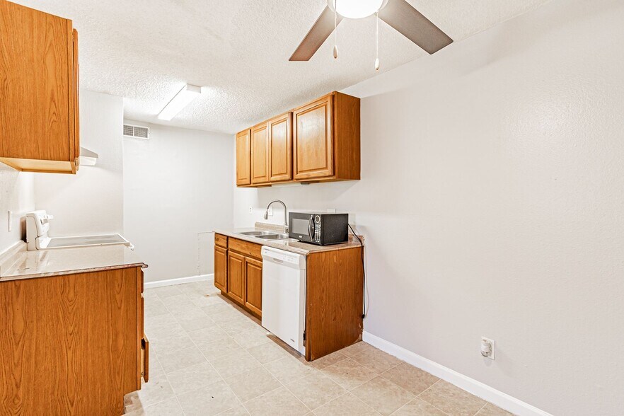 Building Photo - 10211 Ura Ln