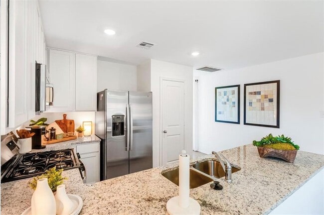 Building Photo - Brand New Home + Norman Schools + 3 bedrooms + All Applicances