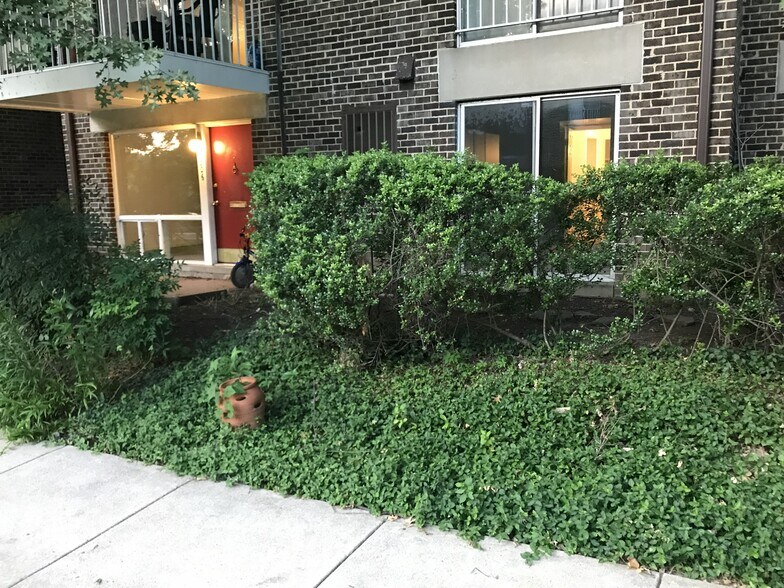 Building Photo - 3306 Hewitt Ave