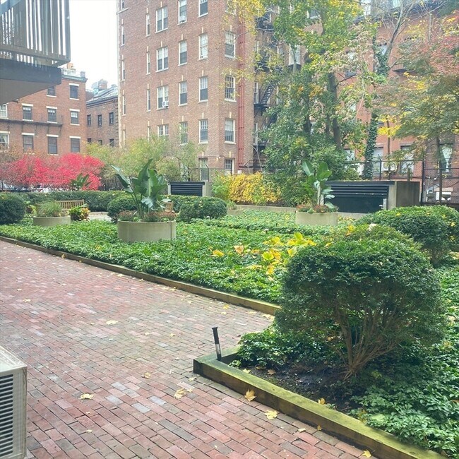 Building Photo - 145 Pinckney St