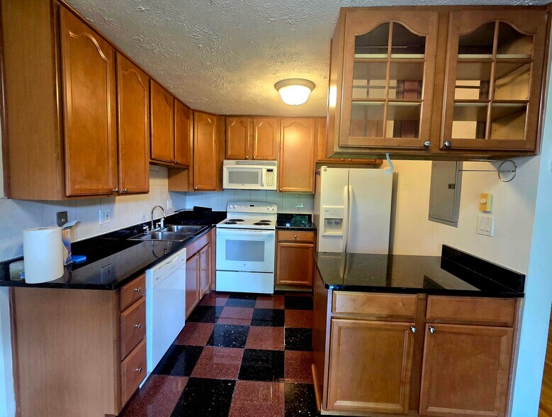 Building Photo - 2205 Arbor Cir