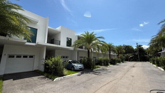 Building Photo - 2526 Pierce St