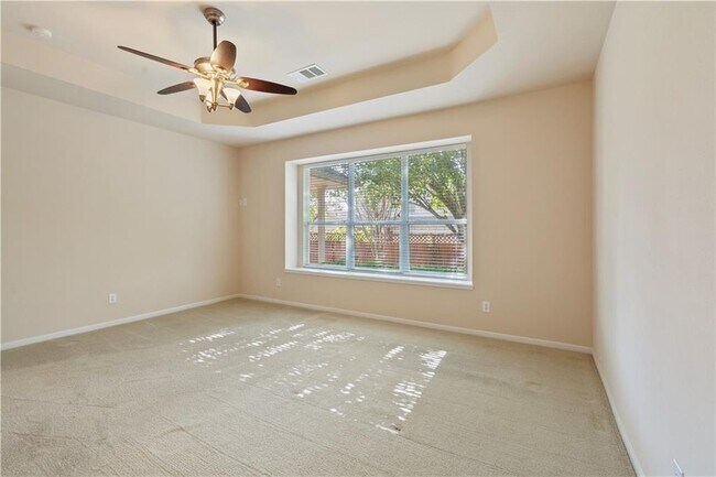 Building Photo - 2405 Speidel Dr