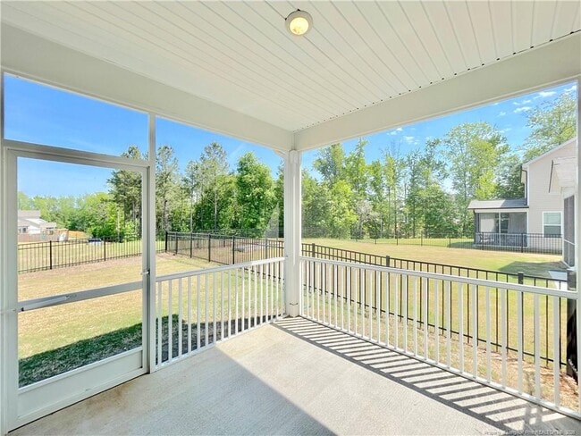 Building Photo - 282 Creekhaven Dr