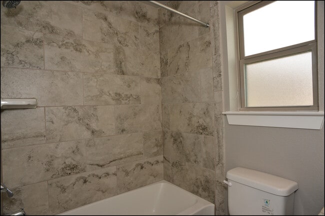 Building Photo - 945 Penrith St