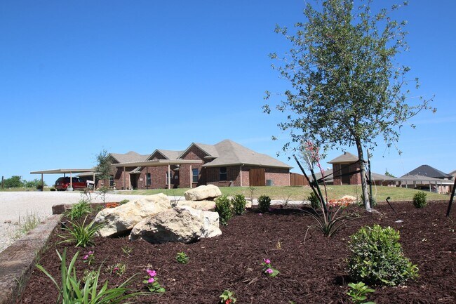 Building Photo - 100/102 Crossbow Ct.