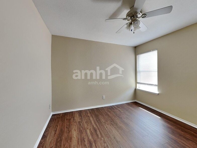 Building Photo - 324 Rock Hill Dr