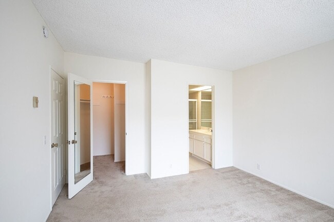 Building Photo - *OPEN HOUSE: 8/23 10-11AM* 2BR in the La J...