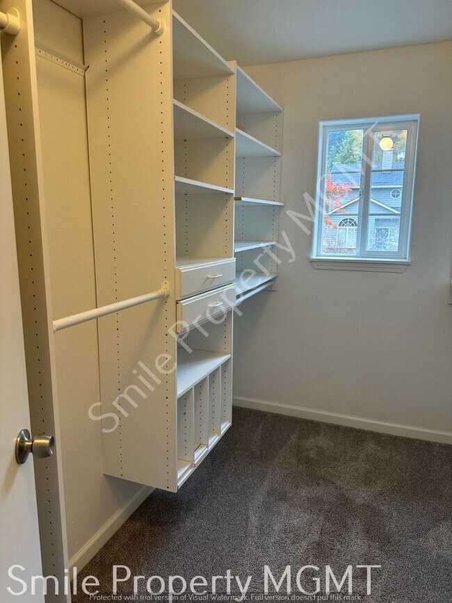 Building Photo - single house