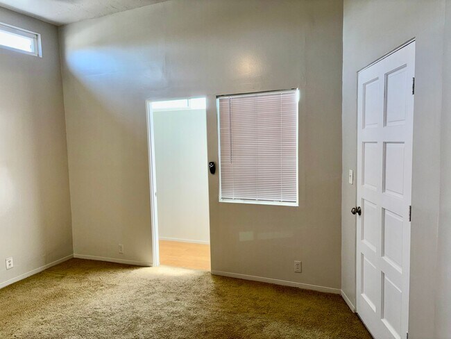 Building Photo - **OPEN HOUSE THURSDAY 5/22/25** 2,400- ALL...