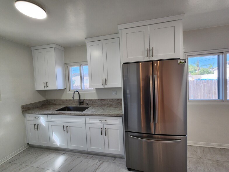 Building Photo - 10449 Cantara St