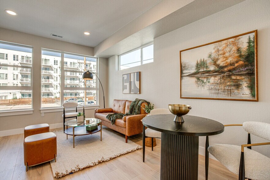 Building Photo - 4100 E Warren Ave