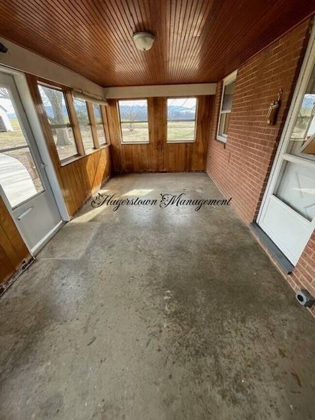 Building Photo - 3 BR Single Family Home
