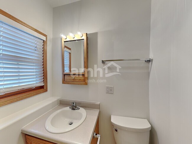 Building Photo - 2006 Oak Forest Dr