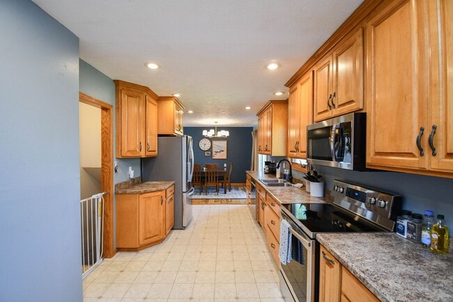 Building Photo - 103 Perry Ln
