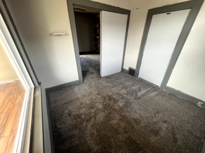 Building Photo - 621 S Rotherwood Ave