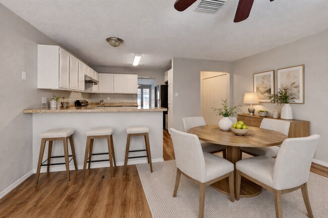 Building Photo - Charming 3 Bed Home for Rent in Dallas | Vaulted Ceilings | 2-Car Garage