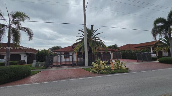 Building Photo - 3140 SW 142nd Ave