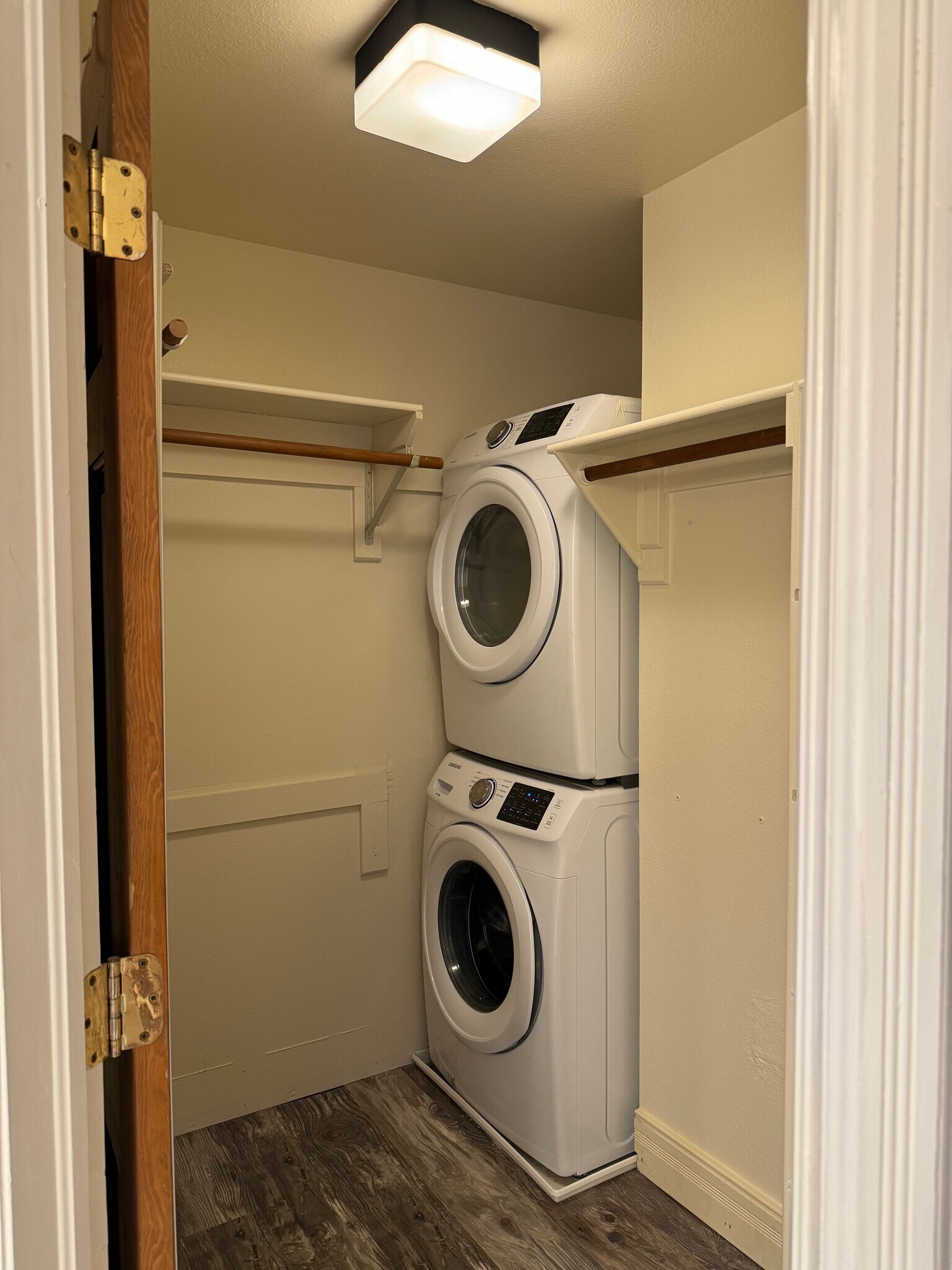 Building Photo - 281 Silver Queen S