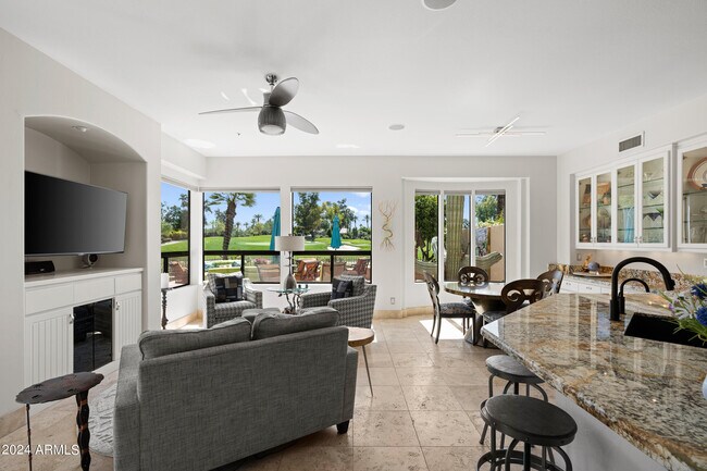 Building Photo - 7705 E Doubletree Ranch Rd