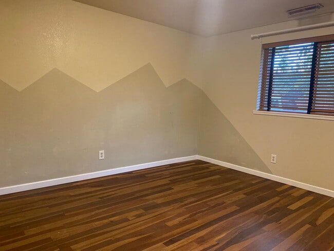 Building Photo - 483 E Hersey St