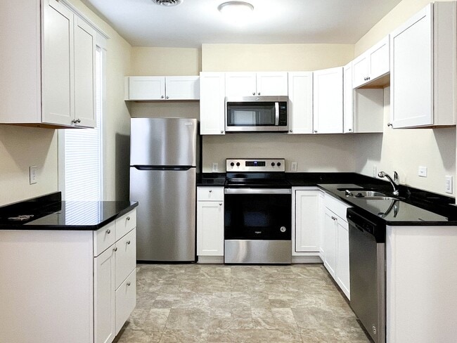 Building Photo - Charming 3BD/1BA Home In Unbeatable Location