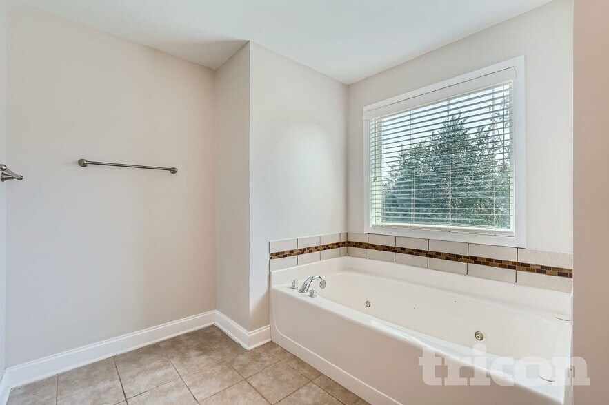 Building Photo - 7942 Hawks Nest Trail