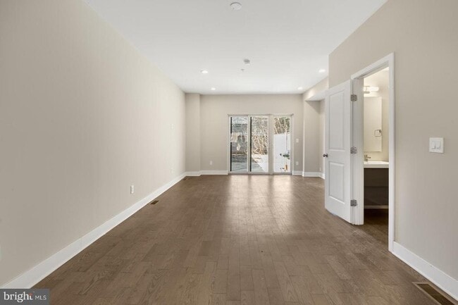 Building Photo - 1250 N 25th St