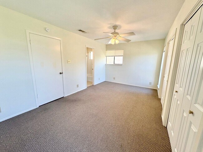 Building Photo - 601 Free Rein