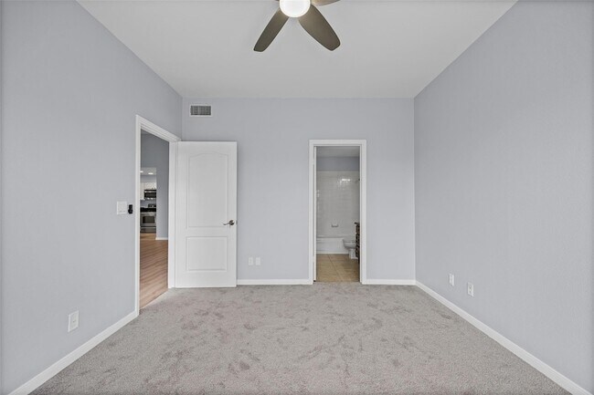 Building Photo - 6000 Shepherd Mountain Cove