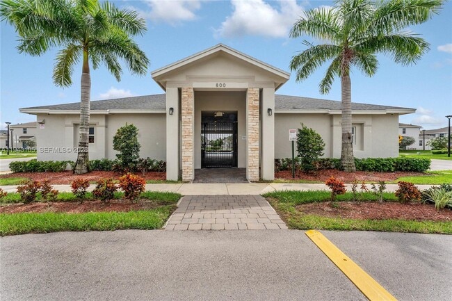 Building Photo - 805 SE 18th St