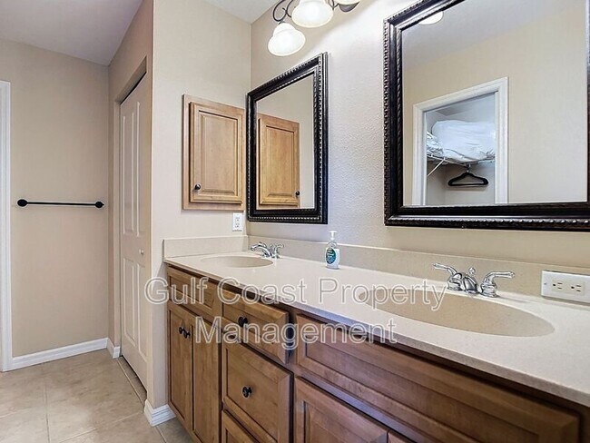 Building Photo - 227 Rotonda Blvd W