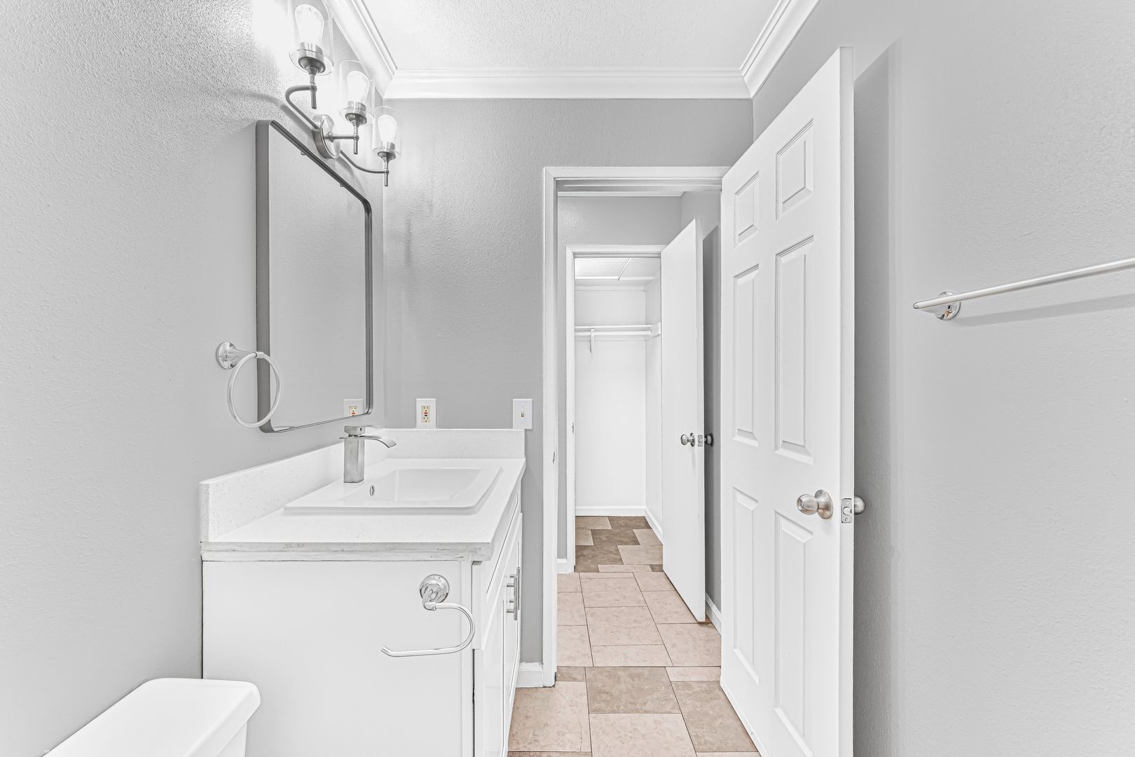 Building Photo - 1826 Cerritos Ave