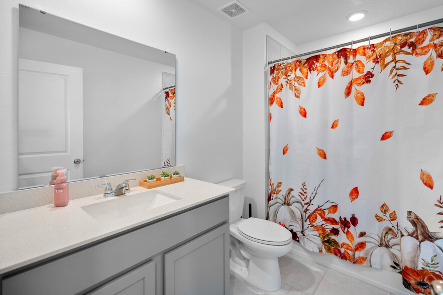 Upstairs Bathroom - 884 Timberland Dr