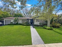 Building Photo - 4611 SW 82nd Ct