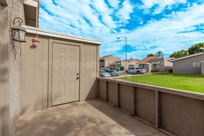 Building Photo - 405 E Linda Ln